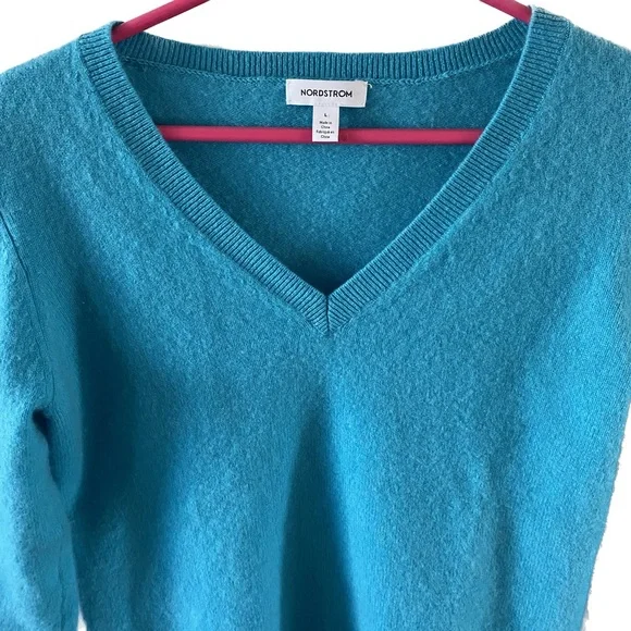 Nordstrom NWOT 100% Cashmere Blue Teal V Neck Sweater Size Large - Picture 4 of 10